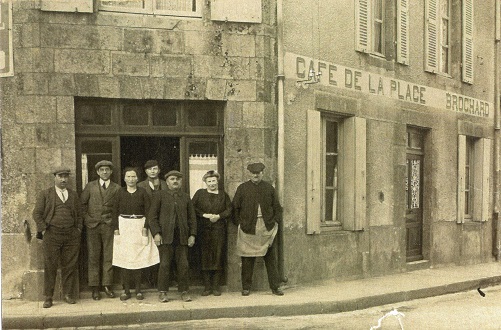 Torfou Cafe Brochard place de l Eglise